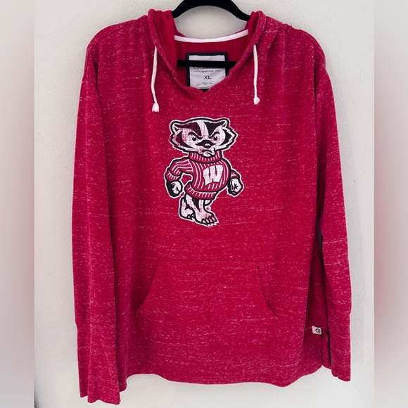 Colosseum Tops - Wisconsin Badger Women’s XL V-Neck hoodie